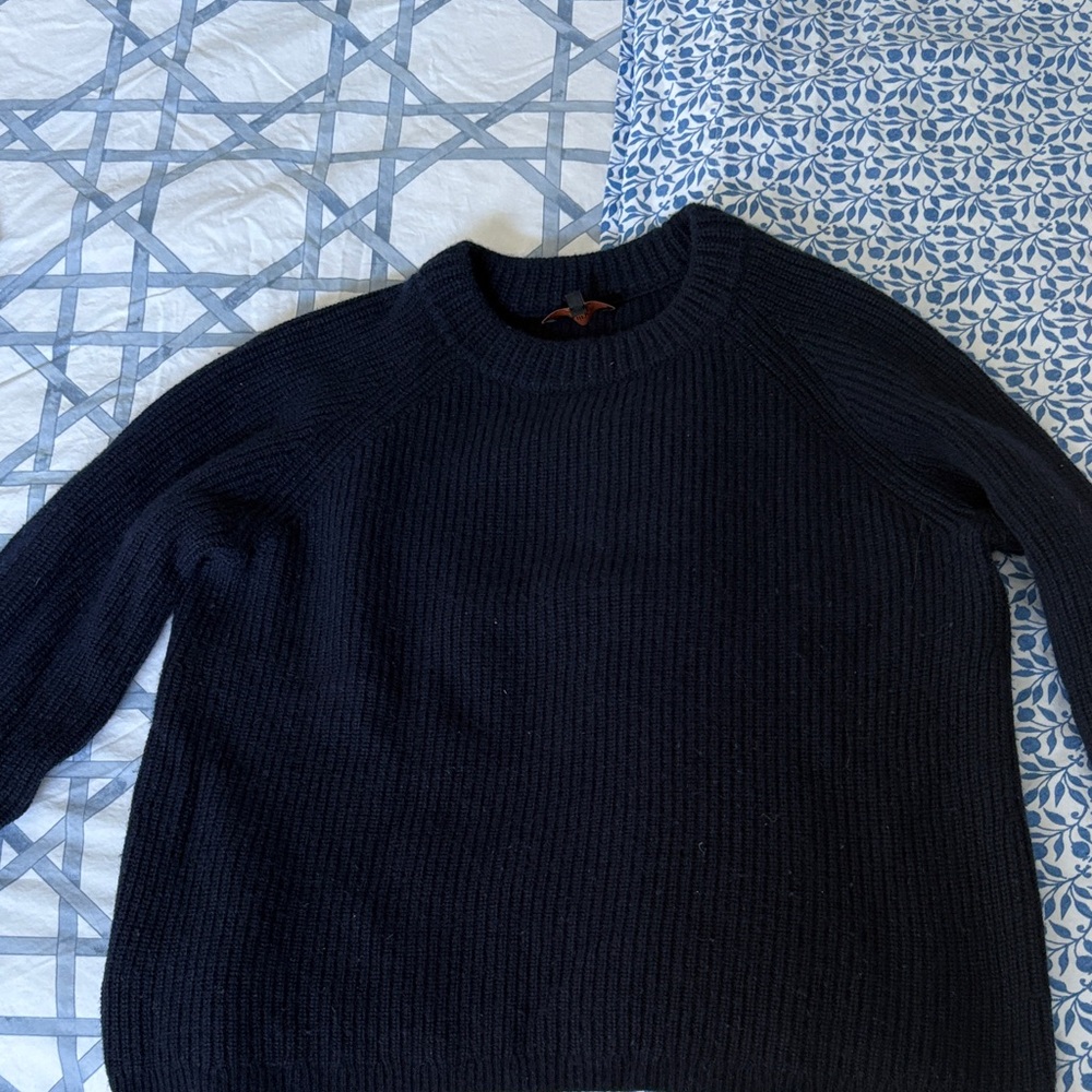 Quince Women’s Cashmere Navy Crewneck Sweater